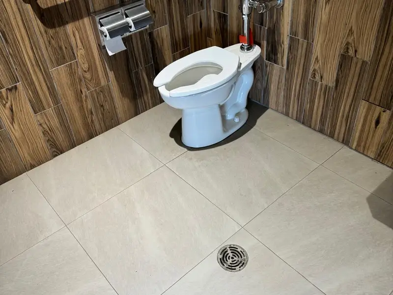 Salle de bain commerciale